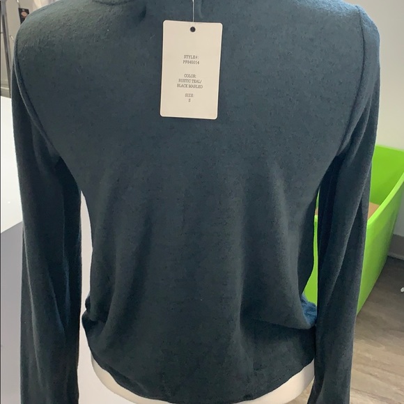 NWT v neck sweater - Picture 3 of 3